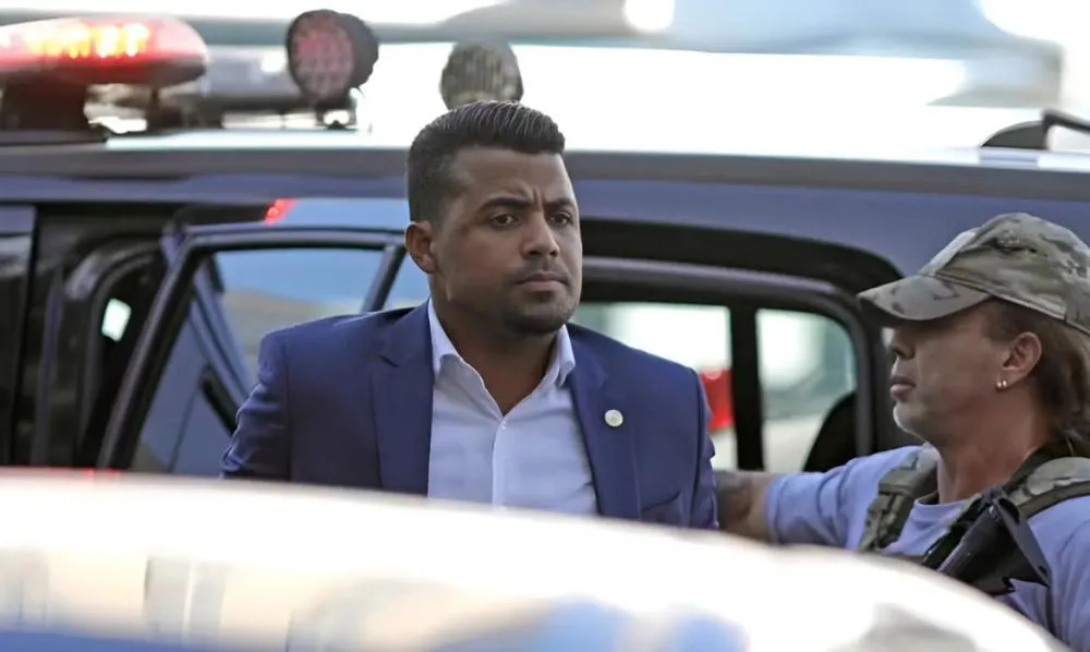 Deputado joalheiro preso: acusações de ligação com o Comando Vermelho e expulsão do MDB