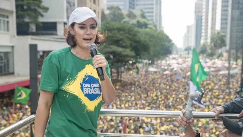 Michelle chora em discurso e acusa STF de ‘perseguição religiosa’
