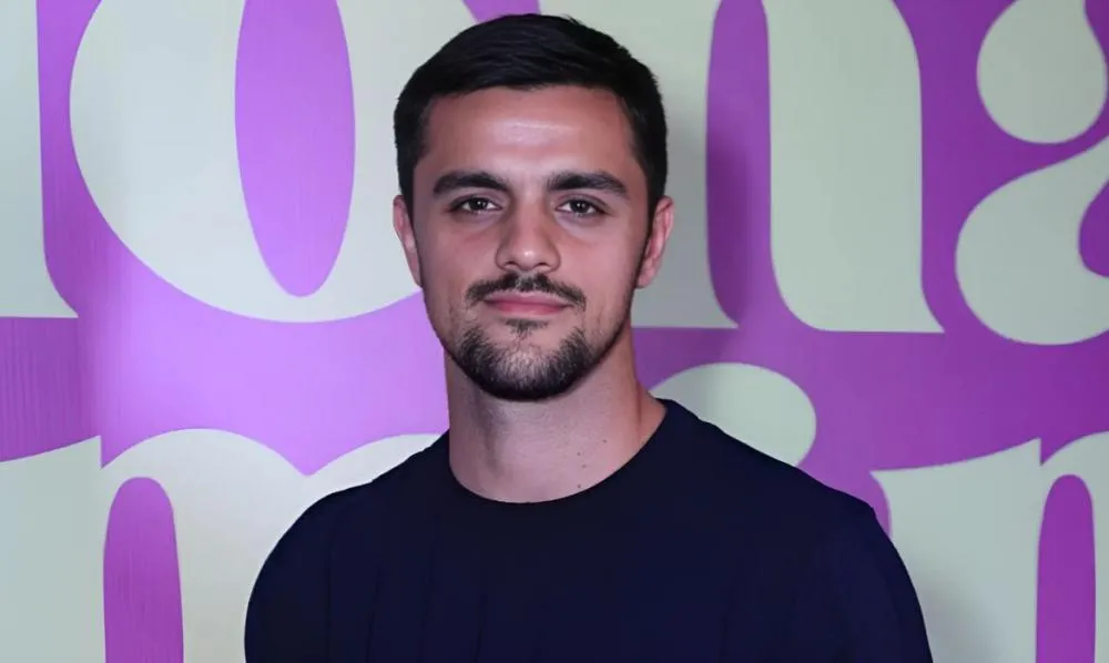 Felipe Simas conta que pensou em desistir da carreira após se tornar evangélico: “Estou no lugar errado”