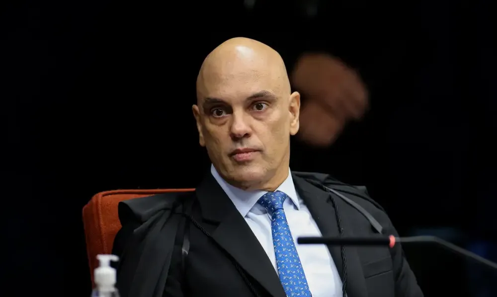 Moraes vota por condenar Bolsonaro e mais sete no julgamento por tentativa de golpe de Estado