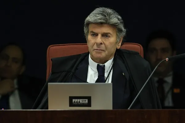 Fux vota contra julgamento no STF e pede anulação: “Não compete ao Supremo realizar juízo político”