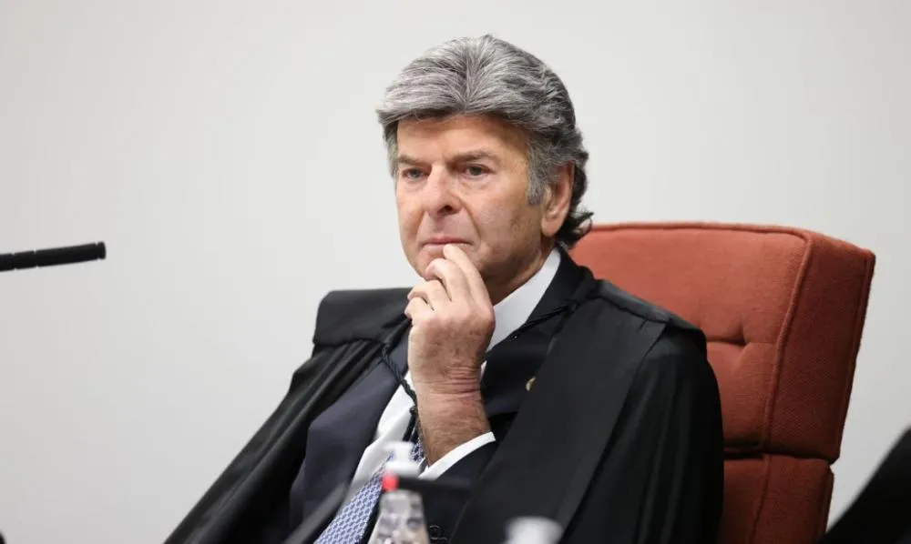 “Tsunami de dados”: Luiz Fux condena quantidade de arquivos no julgamento da trama golpista