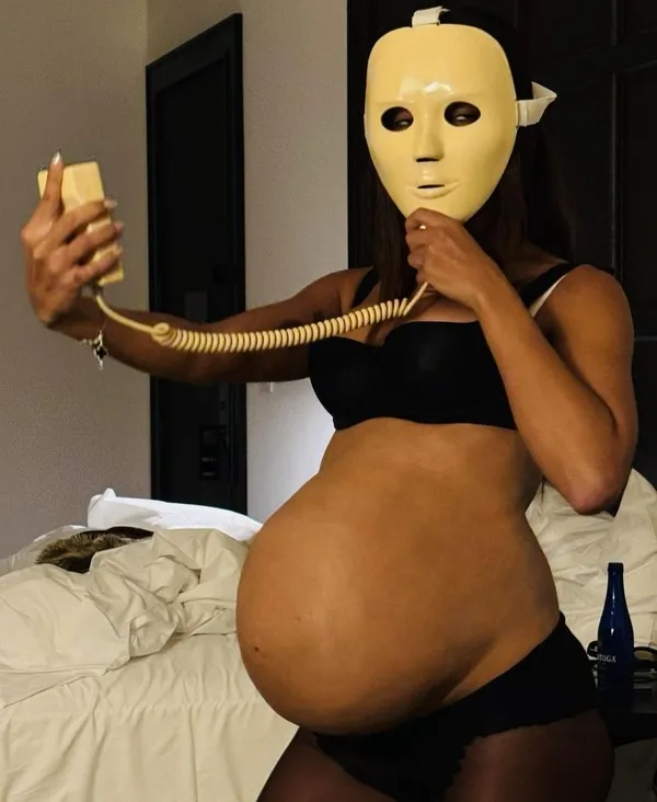 Anitta posta foto sugestiva e fãs especulam gravidez