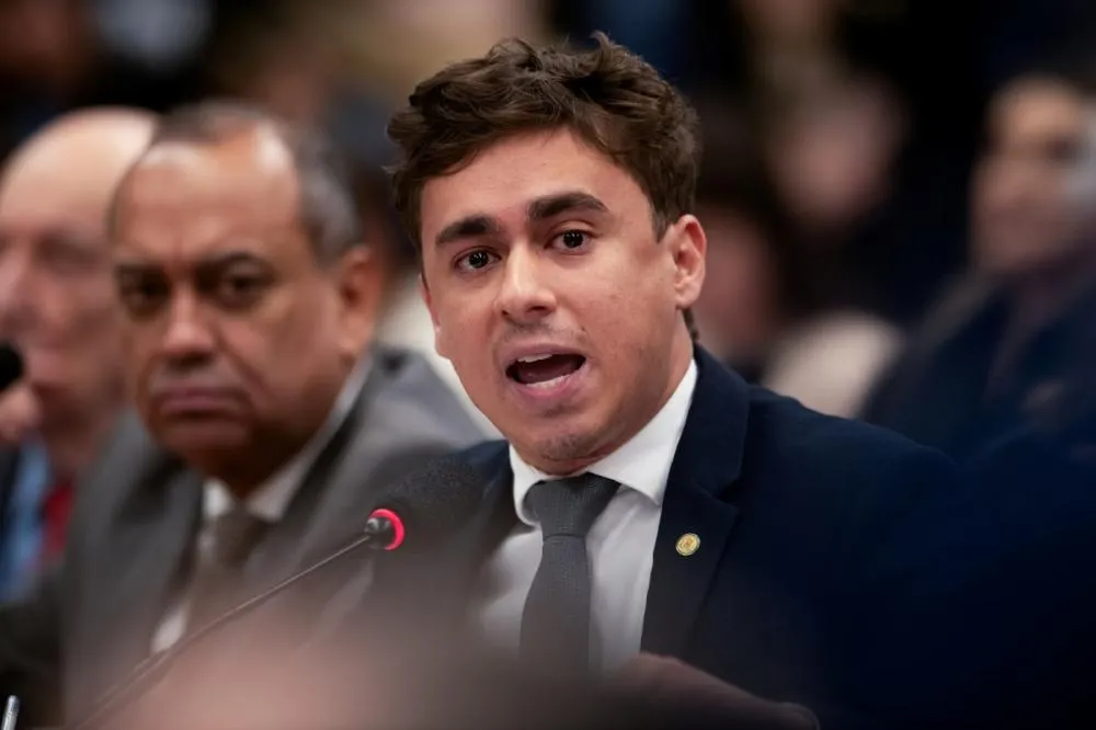 Nikolas Ferreira critica condenação de Jair Bolsonaro “Nem mesmo homicidas recebem penas assim”