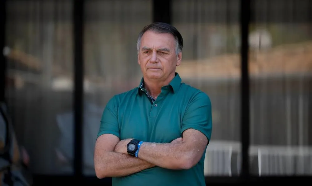 Bolsonaro deve começar a cumprir pena em regime fechado até dezembro, segundo STF