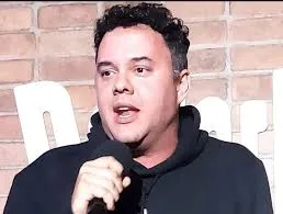Gui Santana é repudiado por colégio e pais após debochar de trabalhos escolares durante eleições