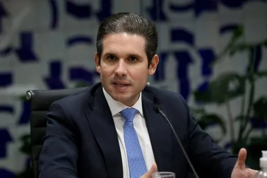 Motta avisa que vai pautar anistia e Planalto prepara reação