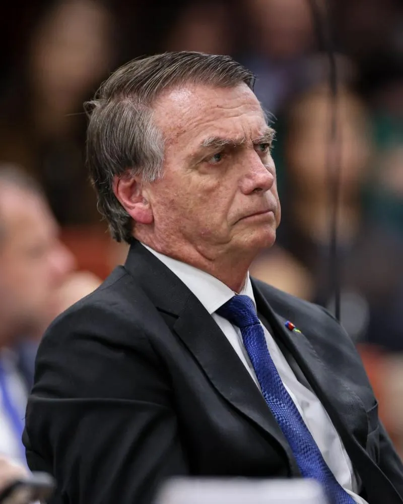 Ex-presidente Bolsonaro é levado às pressas a hospital em Brasília