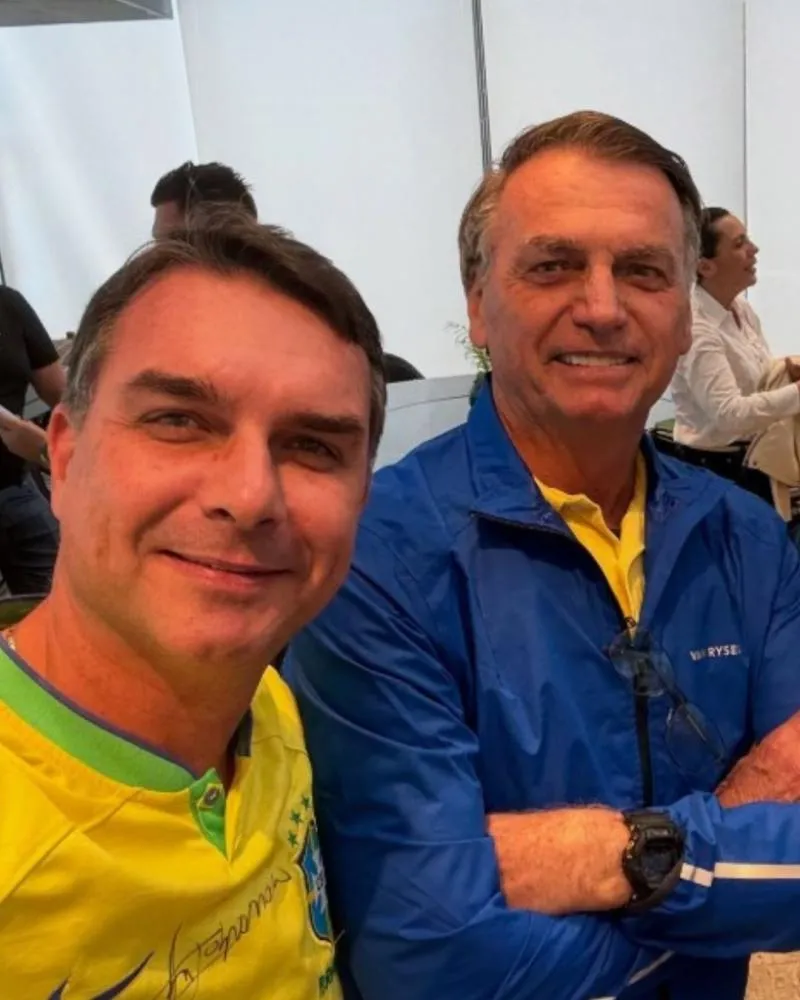 Flávio Bolsonaro pede orações pelo pai, levado às pressas a hospital em Brasília