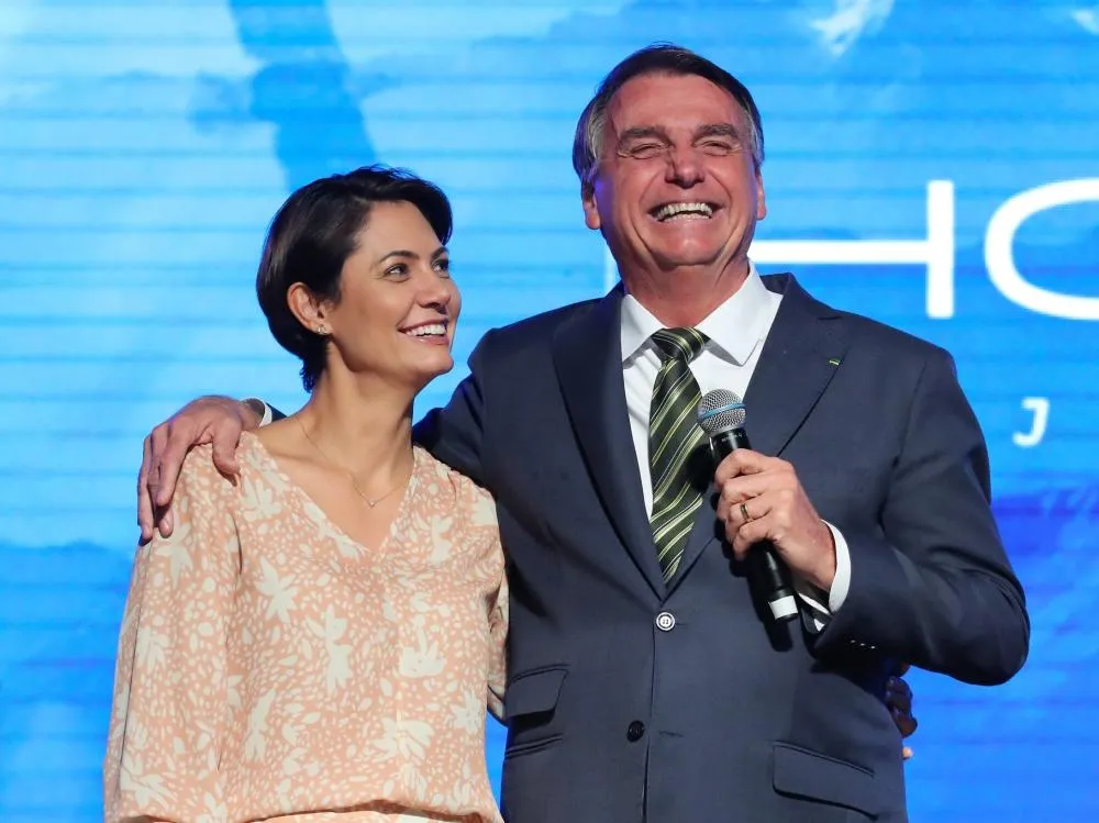 Michelle atualiza estado de saúde de Bolsonaro 