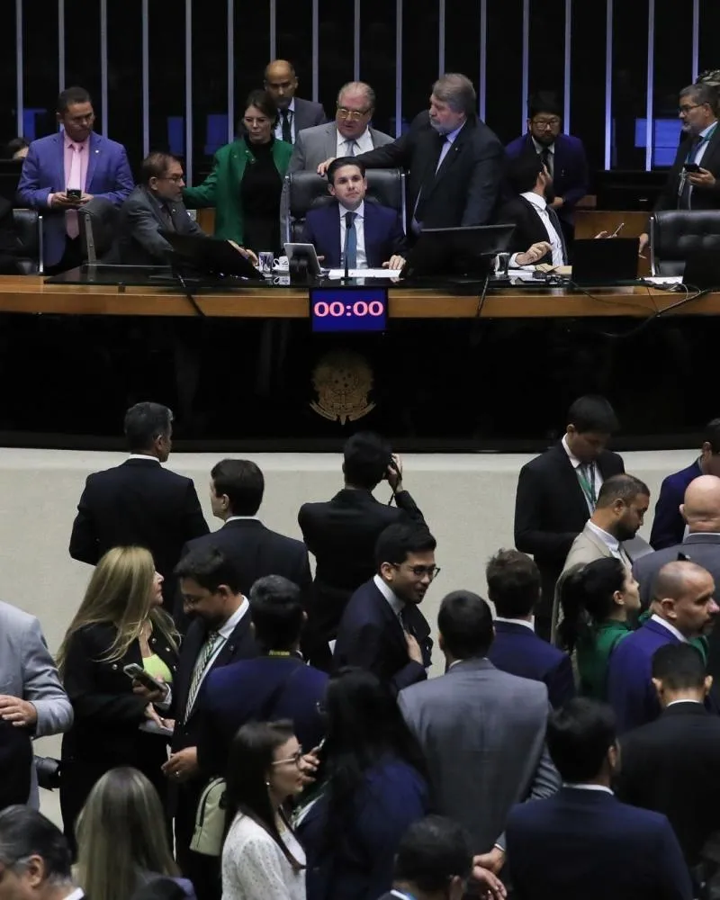 PEC da Blindagem: Saiba o que muda após aprovação polêmica na Câmara de Deputados