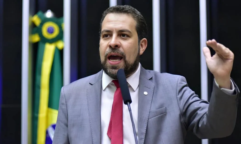 Guilherme Boulos critica aprovação da PEC da Blindagem e ressalta: “É uma vergonha”