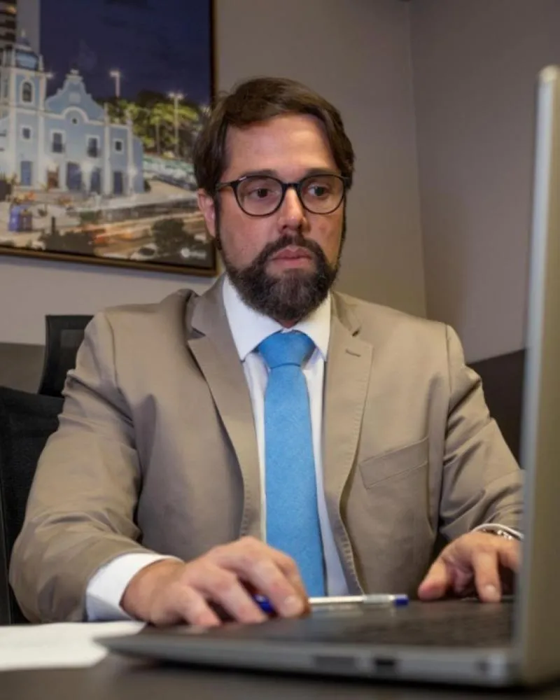 Presidente do PL no Recife é expulso após xingar Michelle Bolsonaro em grupo no WhatsApp: “Quenga”