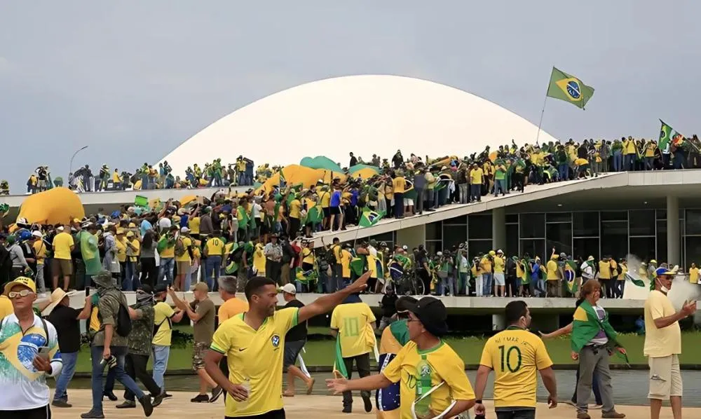 Opiniões divididas: 41% da população é contra a anistia enquanto 36% é a favor, segundo pesquisa