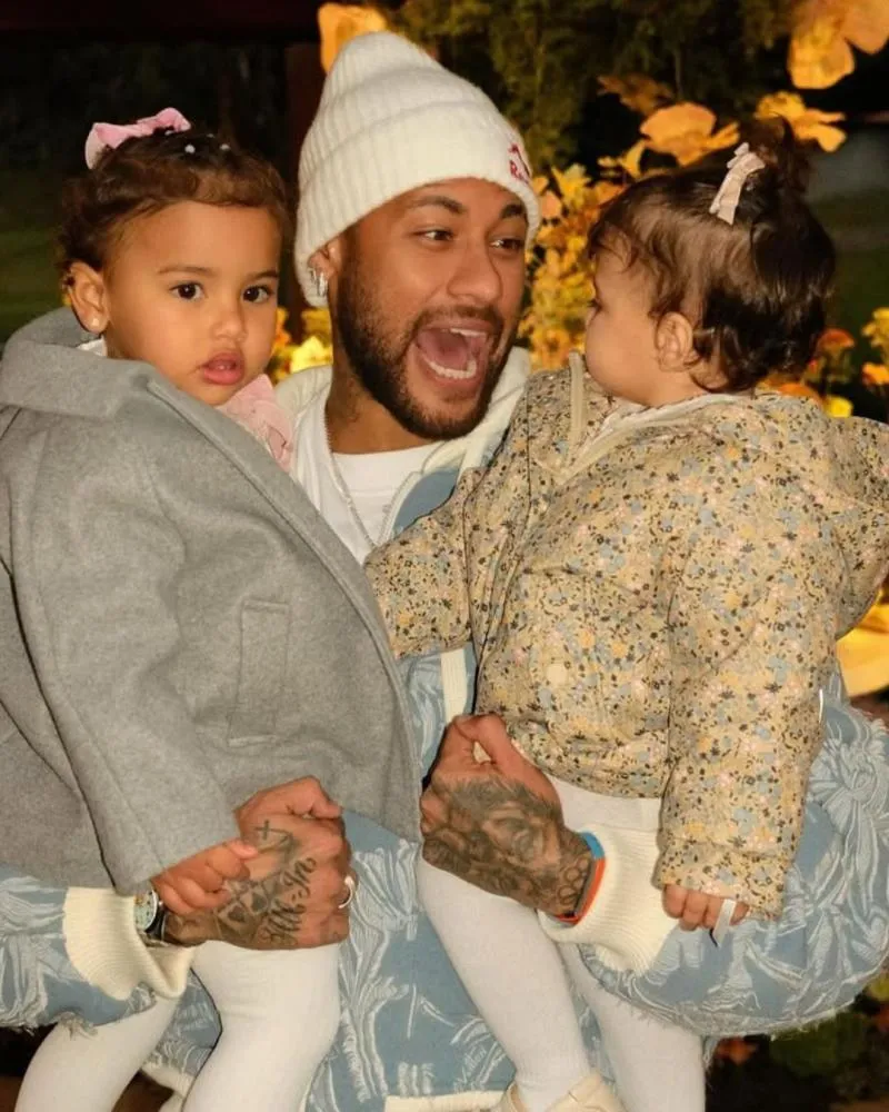 Babás precisam assinar documento confidencial para trabalhar na casa de Neymar