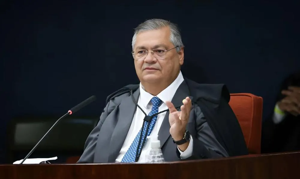 Ministro Flávio Dino quer caçar provas contra Bolsonaro | Qual sua opinião?