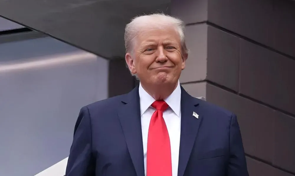 Mulher é presa ao tentar invadir casa de Trump e afirma ser casada com o presidente
