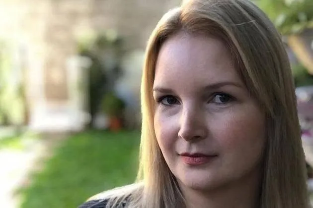 Condenada por assassinar o marido, Elize Matsunaga vive relacionamento conturbado e amigos de seu parceiro a destacam como possessiva