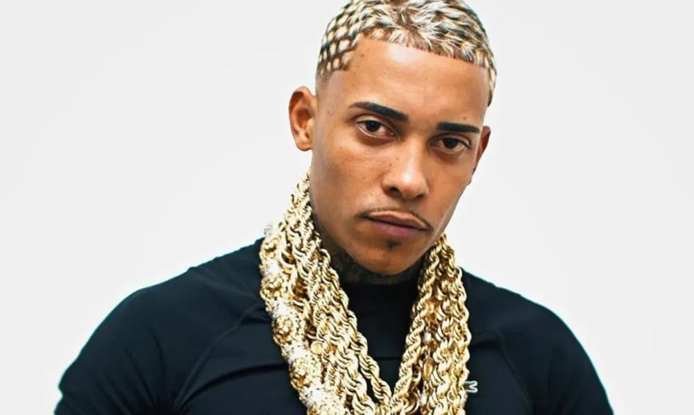 MC Poze recupera carro de luxo roubado após enviar recado aos bandidos: “Se pega papai na pista, eu jogo é para o alto” 