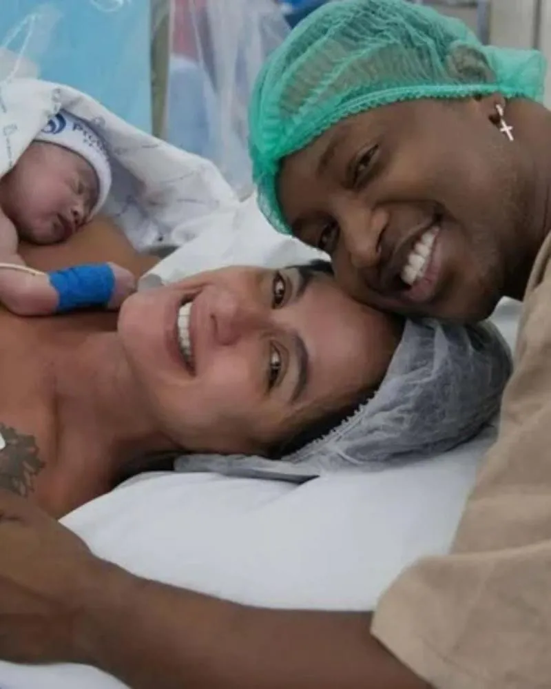 Thiaguinho e Carol Peixinho anunciam chegada de Bento, primeiro filho do casal