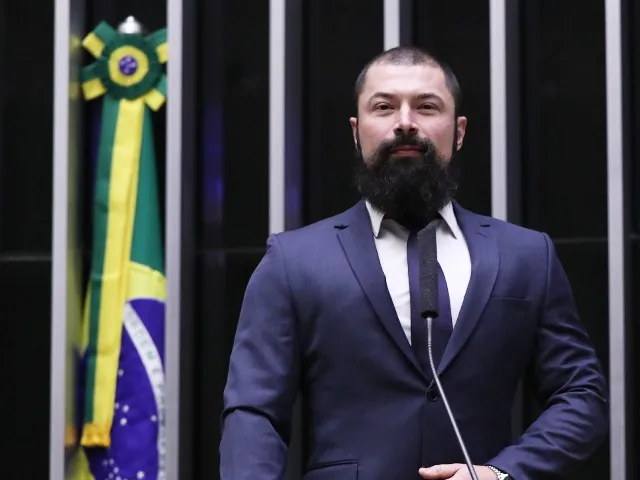 Saiba quem é o deputado que sugere dividir o Brasil em Norte e Sul