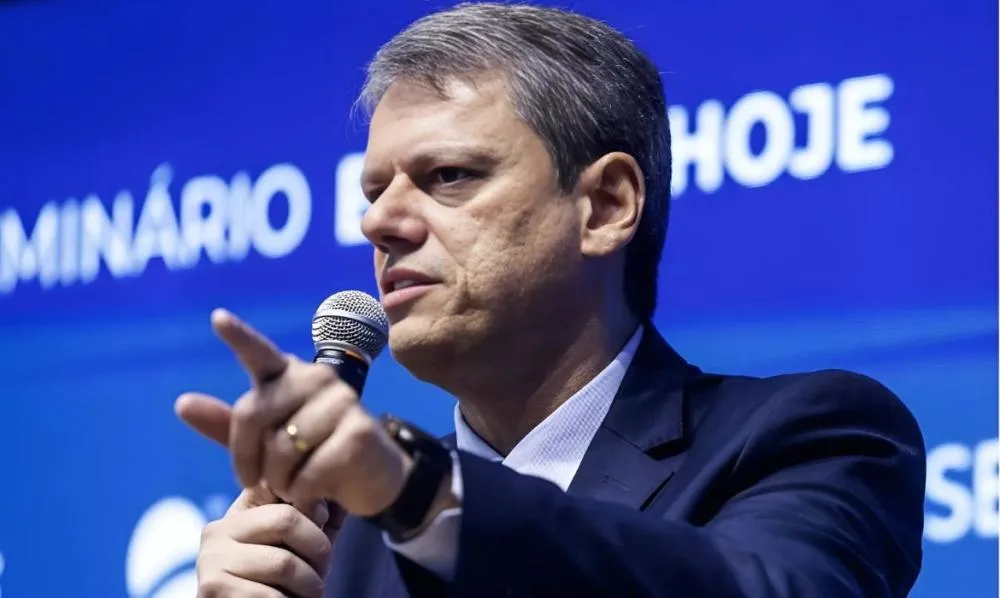 Tarcísio defende conversa séria entre Lula e Trump sobre tarifaço nas exportações