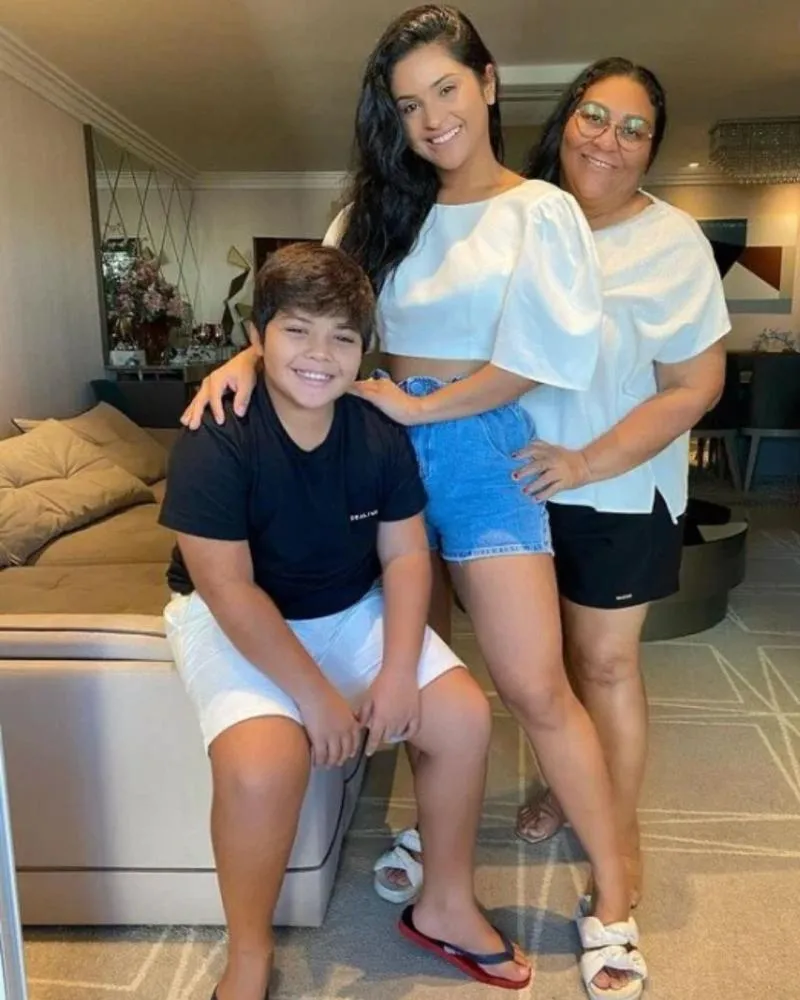 “Chorei, rezei, supliquei” diz mãe de Mileide Mihaile ao relatar drama vivido antes da cirurgia do neto