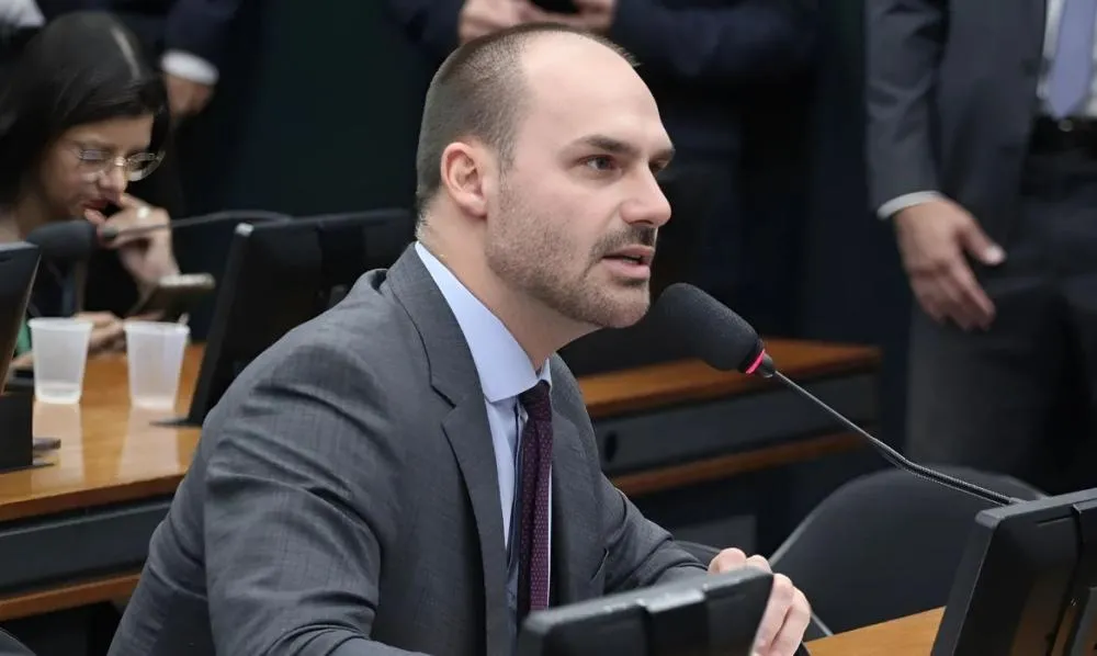Após rejeição da PEC da Blindagem, Eduardo Bolsonaro critica senadores e governadores: “Serviçais de tiranos”