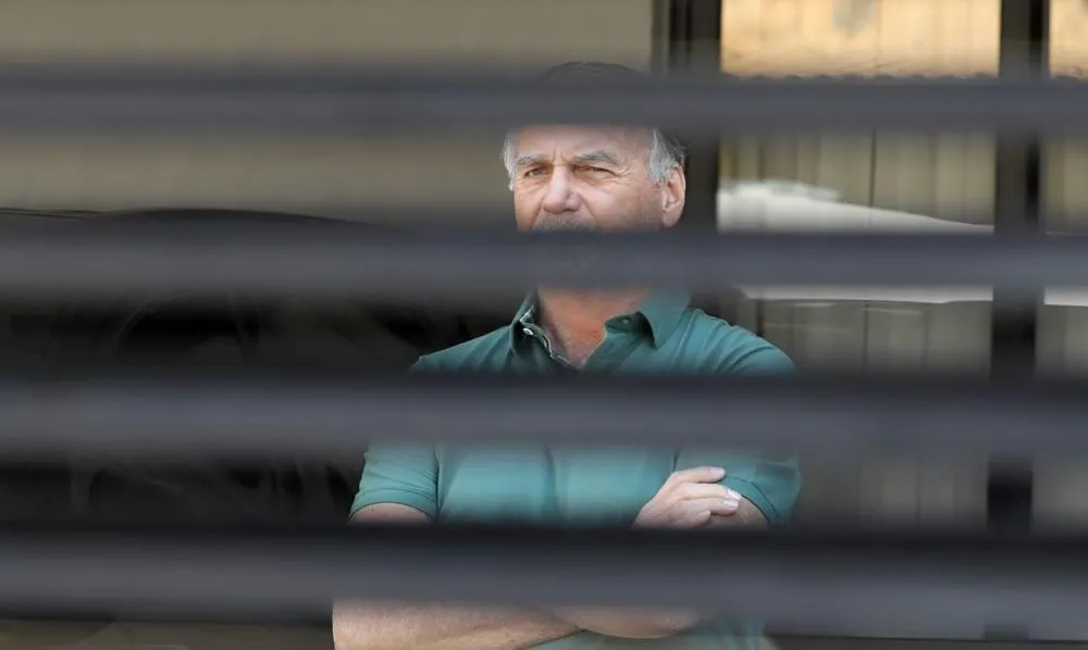 Secretaria do DF reconhece falhas em documentos de vistoria na casa de Bolsonaro