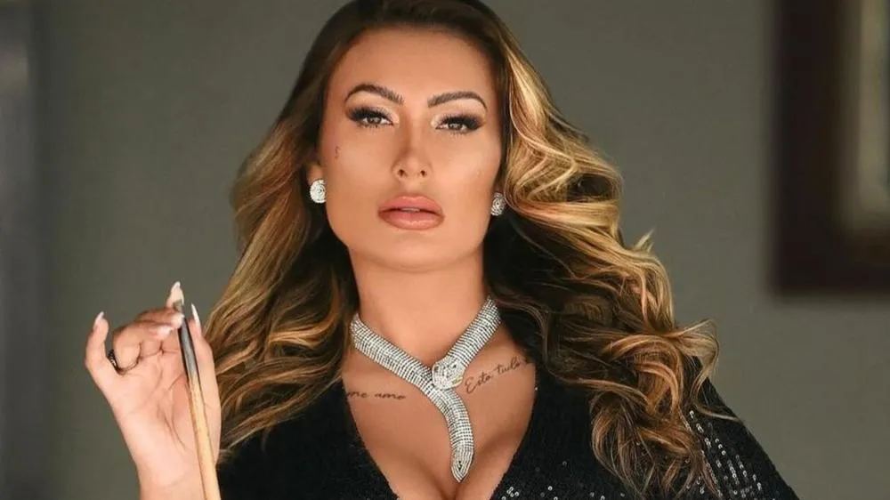 Andressa Urach detona a igreja universal e justiça cobra provas de milhões doados