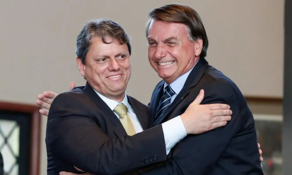 Visita de Tarcísio ao Bolsonaro aguça esperança para líder da direita nas eleições de 2026