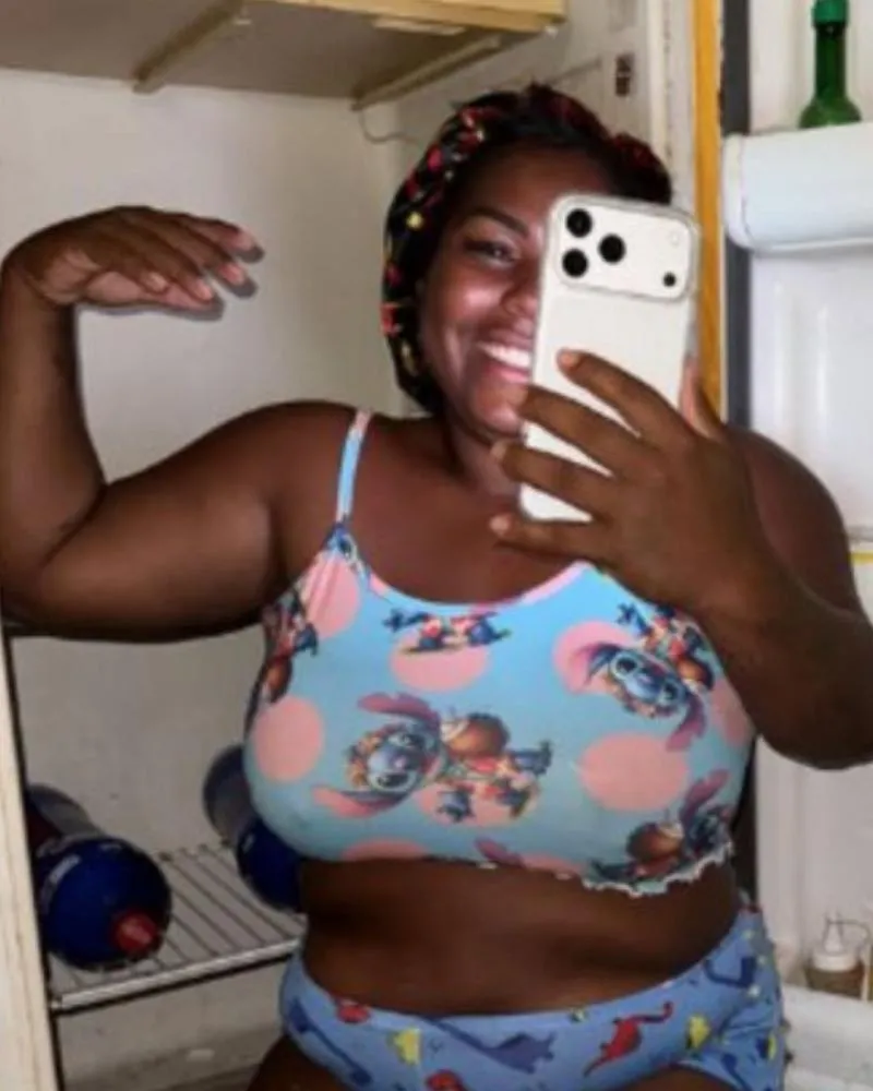 'Diva do CRAS' causa revolta ao ostentar iPhone comprado com Bolsa Família: “Deveria ter vergonha”