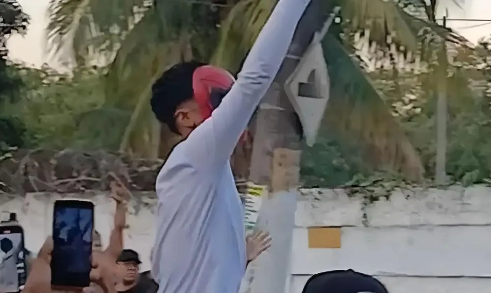 Oruam comemora saída da prisão no Rio com máscara do Homem-Aranha e novo rap: “Dentro do presídio, seu polícia era meu fã”
