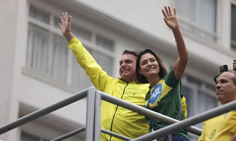 Como ele está? Michelle atualiza estado de saúde de Bolsonaro