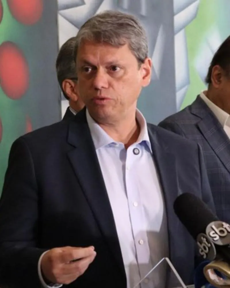 Tarcísio anuncia interdição de bares e comércios que venderam bebidas com metanol