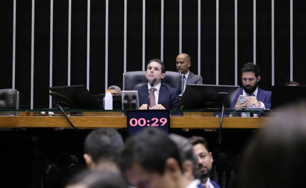 Câmara aprova urgência para tornar crime hediondo a falsificação de bebidas 