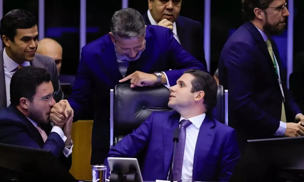 Descubra quem são os 18 deputados que não votaram pela isenção do Imposto de Renda