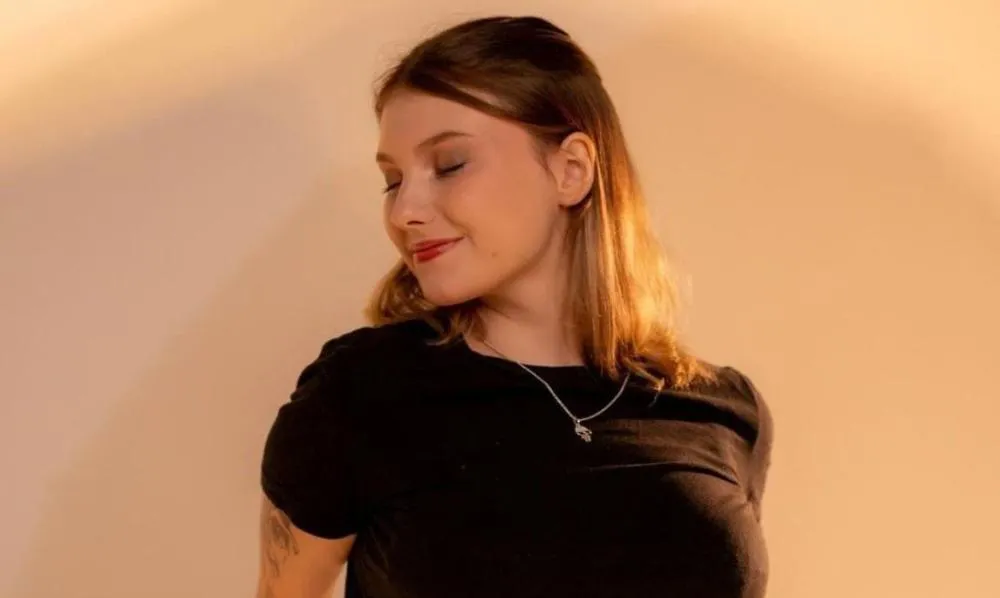 Na metade da gestação, Isabel Veloso publica longo relato: “Senti medo de não ser uma boa mãe”