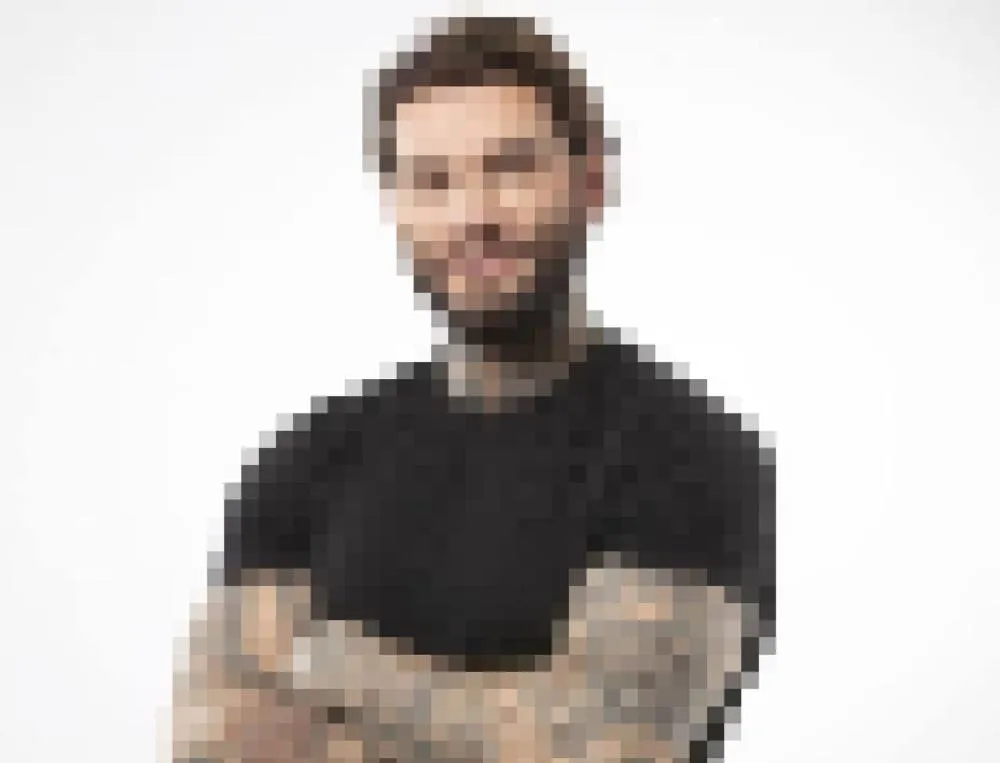 Quem é o cantor famoso que está sendo processado por rede de academias