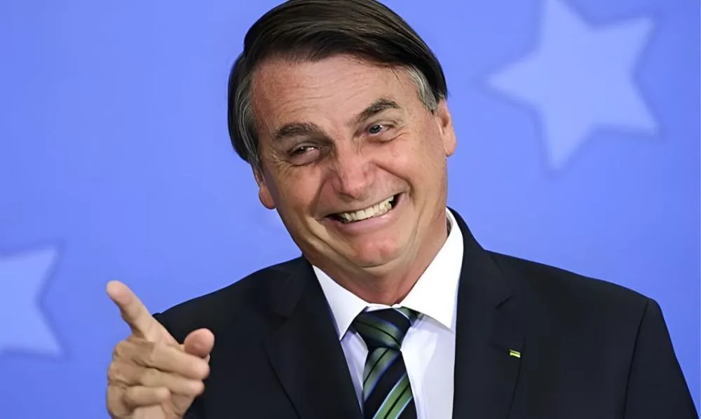 Mesmo em prisão domiciliar, STF autoriza Bolsonaro a participar de podcast