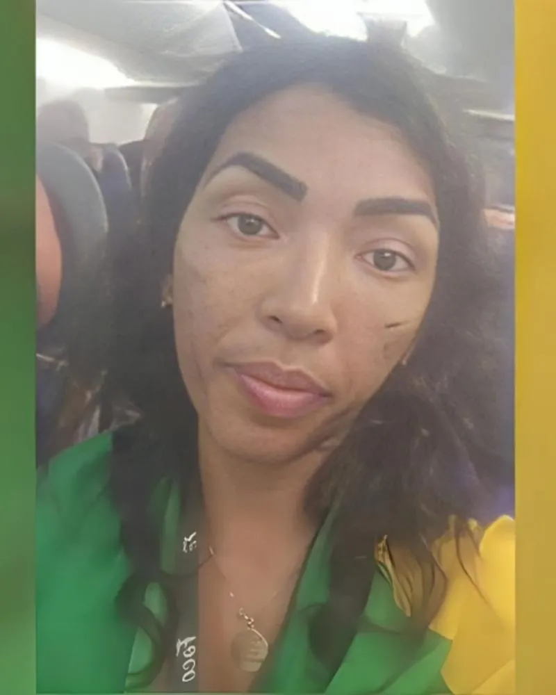 Mulher é expulsa de avião após iniciar tumulto e faz acusação em vídeo: “Petista mostrou rol* pra mim”
