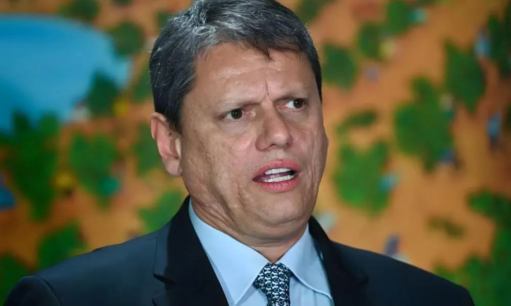 “Quando começarem a falsificar Coca-Cola, vou me preocupar”, ironiza Tarcísio