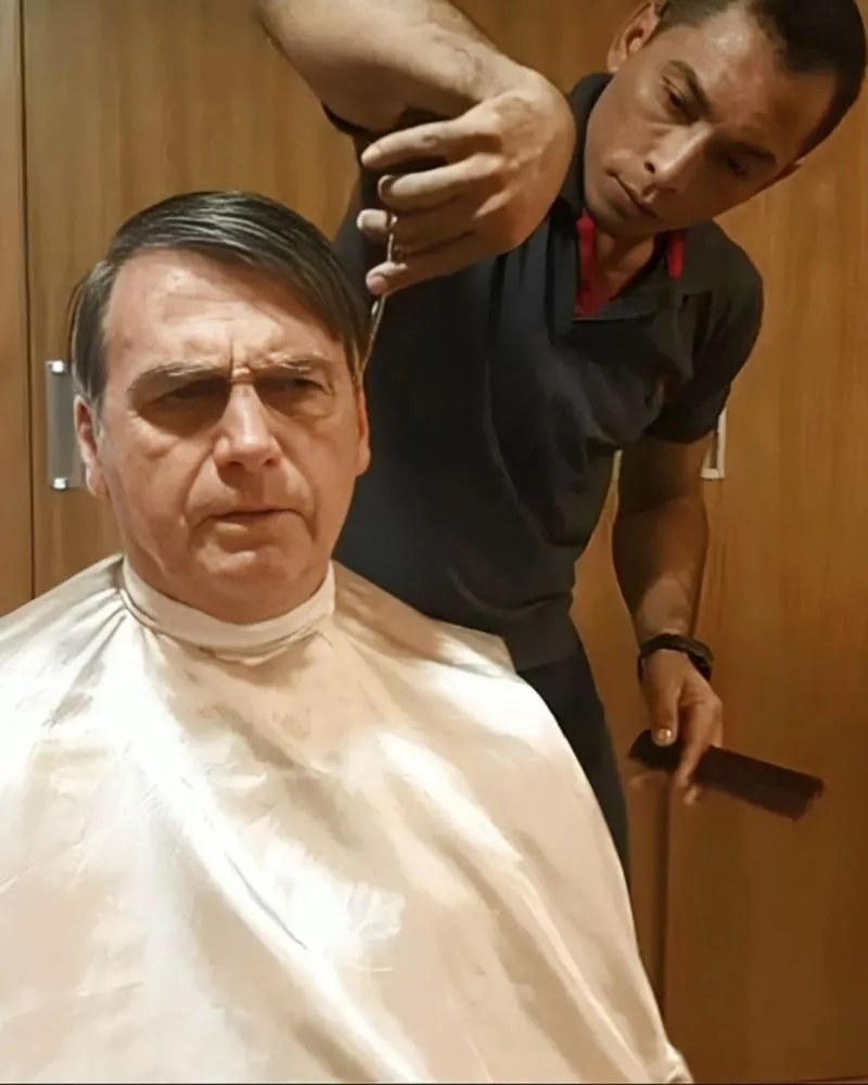 Em prisão domiciliar, Jair Bolsonaro pede a Alexandre de Moraes para receber barbeiro
