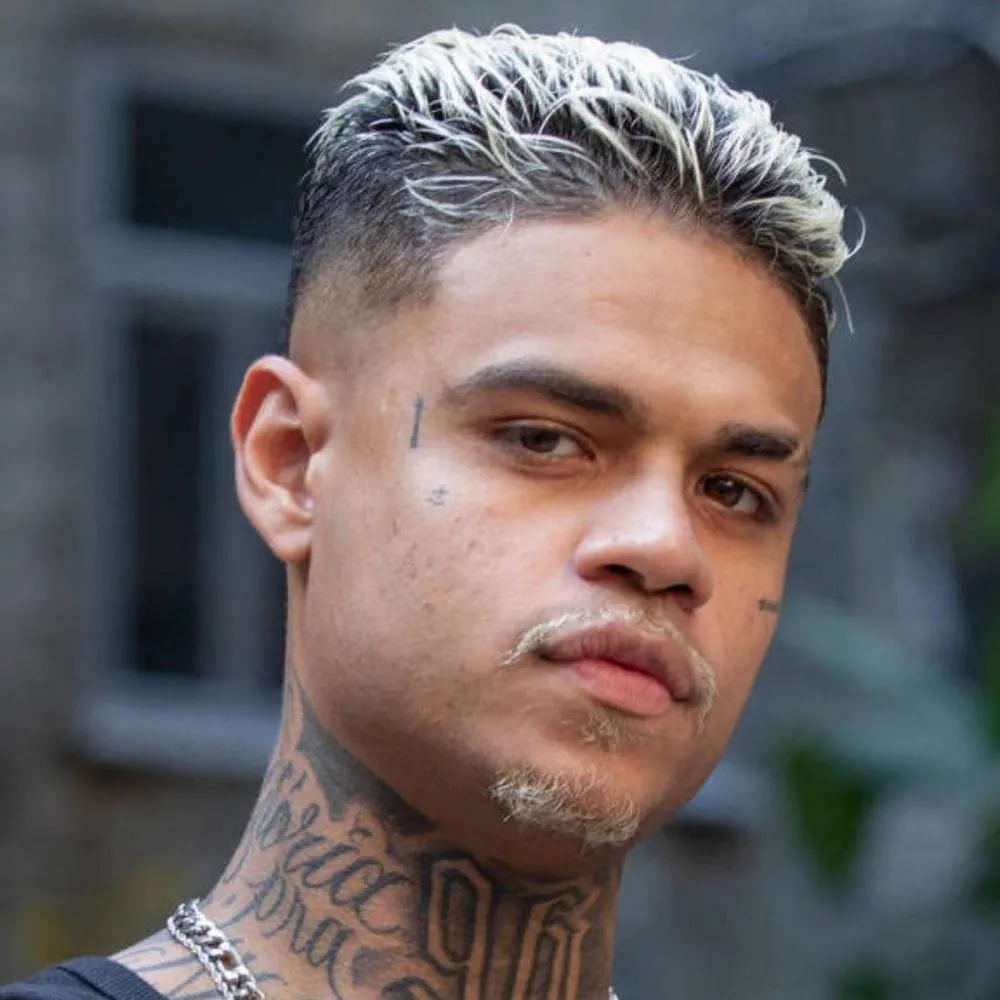 MC Cabelinho causa polêmica ao incitar violência em show e revolta fãs: “Papelão”