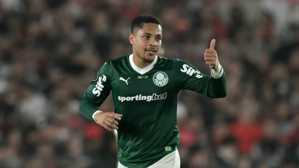 STJD denuncia Vitor Roque por post homofóbico após o clássico