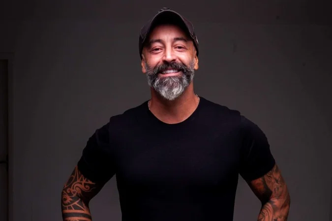 Humorista Cris Pereira retoma a agenda de shows com turnê especial de 30 anos de carreira