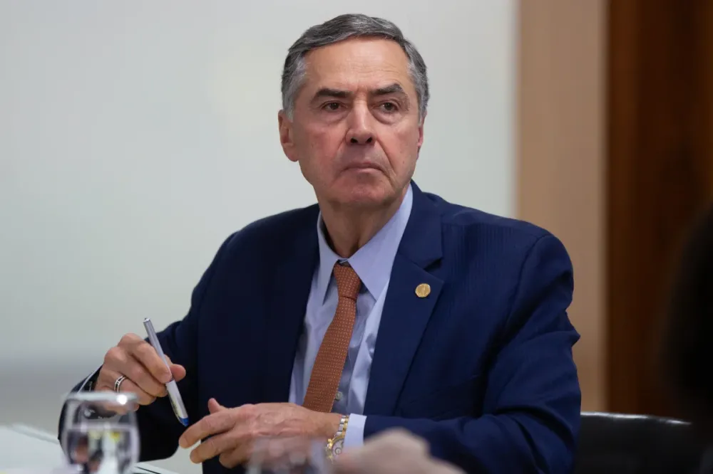 Barroso implora para que Trump devolva o seu visto