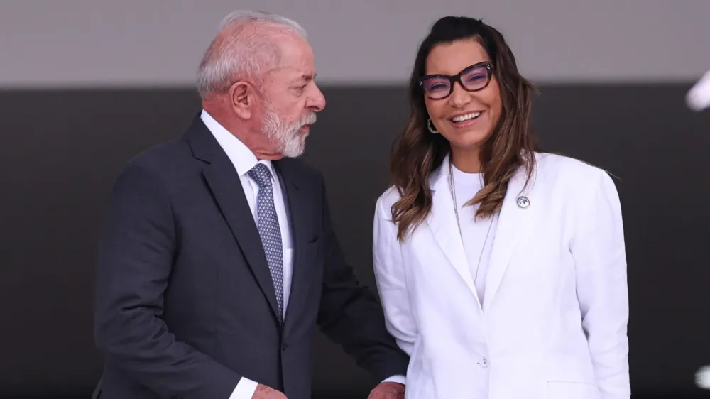Oposição apresenta projeto para tentar barrar decreto que amplia poderes de Janja