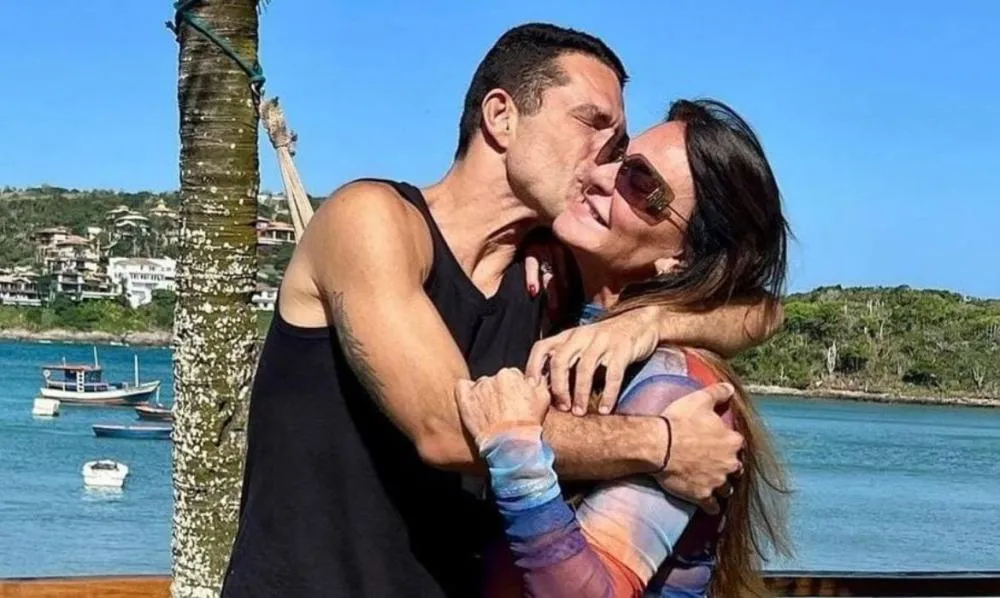 Mãe de Ísis Valverde termina tratamento contra o câncer e recebe apoio de Marcus Buaiz