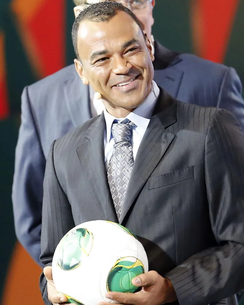Ex-jogador Cafu acusa favorecimento em leilão de mansão milionária